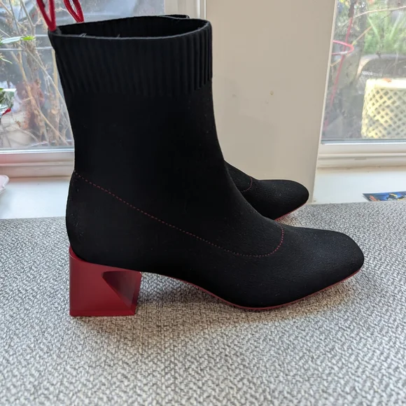 Vivaia Regina Pro Boots Black & Red